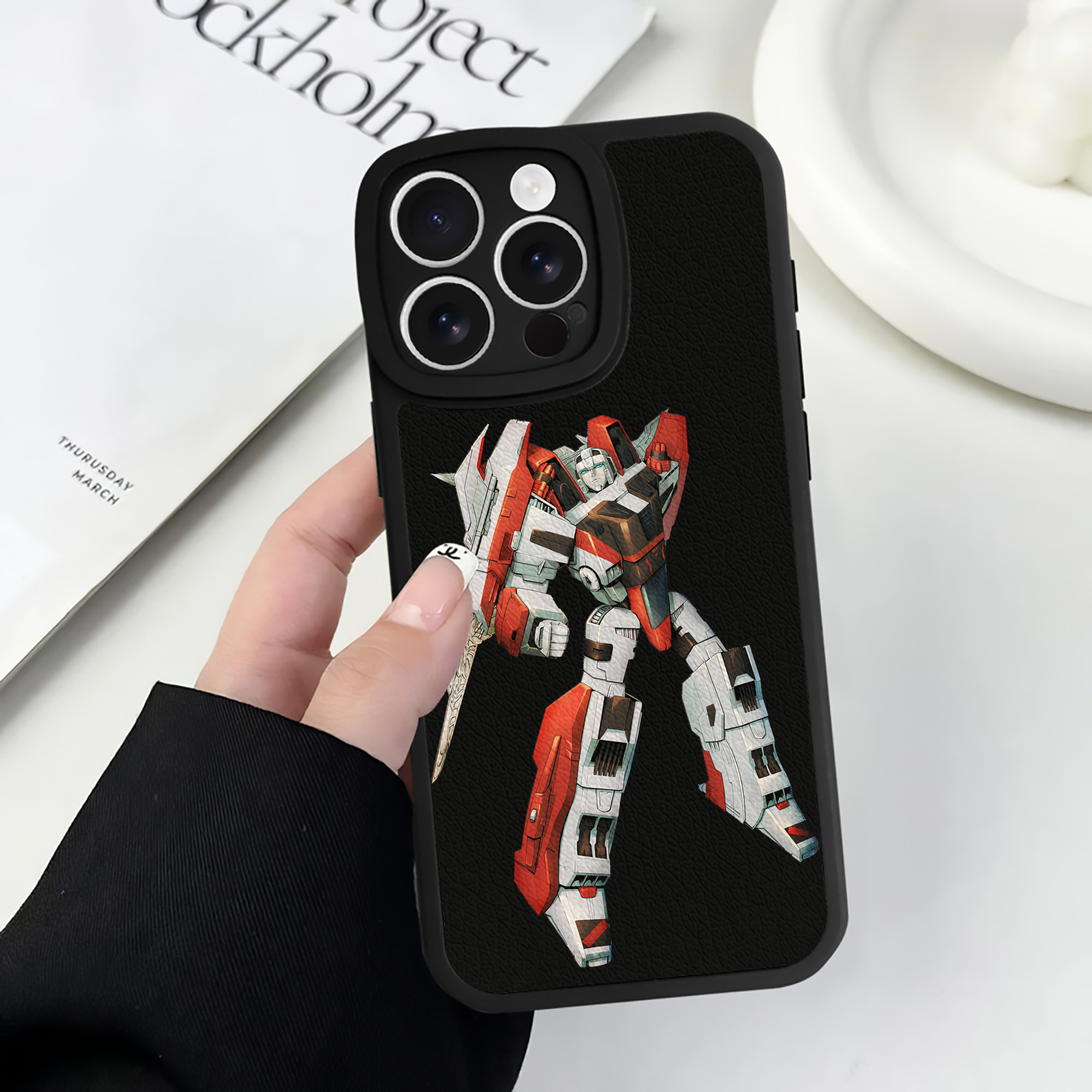 （画像用） Transformers トランスフォーマー 【iPhone 16シリーズ対応】シリコンスマホケース（レザー調） 材質：シリコン